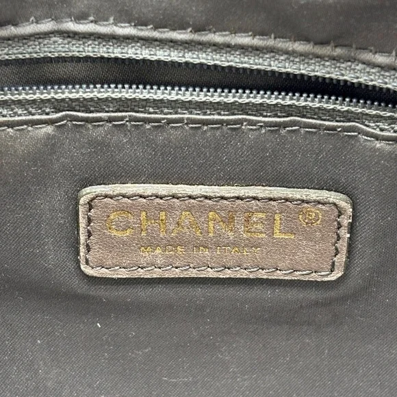 CHANEL White Leather Metal Mosaic Tote - Picture 9 of 10